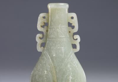 图片[2]-Jade flat vase with carved floral decoration, Qing dynasty (1644-1911)-China Archive